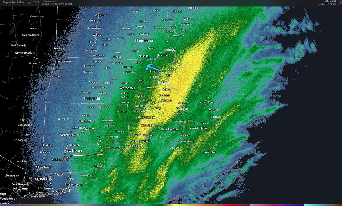 UMLWeatherCTR's tweet photo. [10:50 AM 1.29.22]
Heavy snow bands have overspread all of eastern MA. Dark green areas are already impressive on their own ... but look at all the yellow. https://t.co/F70euKDGSC