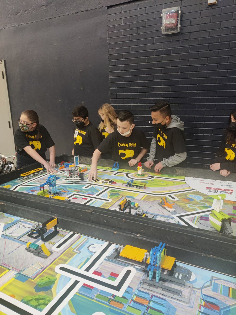 Team Cougar Bytes making adjustments at UTEP FLL West Texas championship before the event starts.