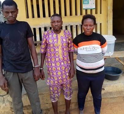 Teabb11's tweet photo. Parents now agree to sacrifice their child for🤑 rituals
Mothers now connive with favorite sons to kill his other son for🤑
D same way dey kill other people's children just to be rich.
See where d boys got d confidence from now?🤷🤦
#BBMzanzi #Ayomidate At 17 https://t.co/HQP8j4pEMG