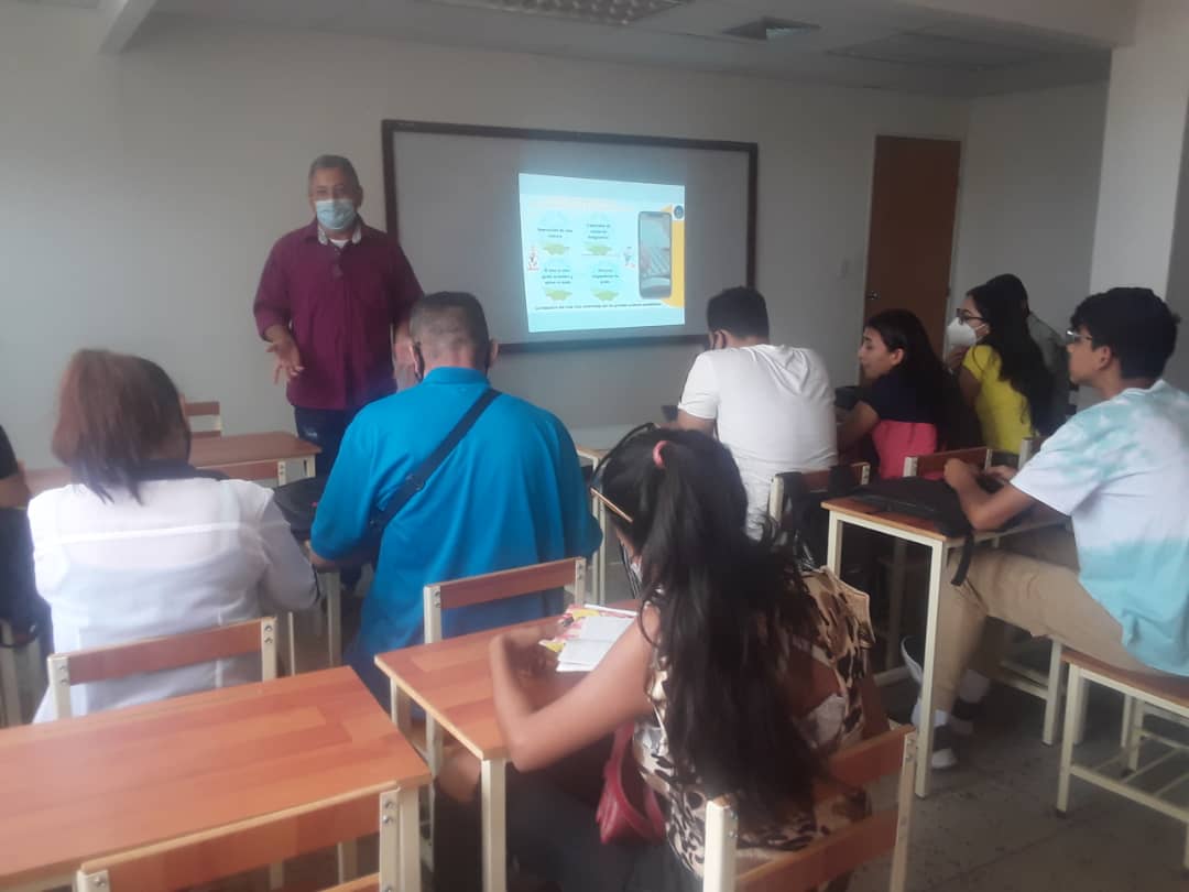Vejeguerrillero's tweet photo. UBV CELEBRÓ DÍA DEL CINE EN VENEZUELA con muestras audiovisuales en diferentes géneros filmicos, producidos por realizadoras y realizadores del estado Barinas y Mérida, la UBV Eje Geopolitico Guerrillero Maisanta celebró los 125 años del cine en Venezuela. https://t.co/t9n9yf8Pj8