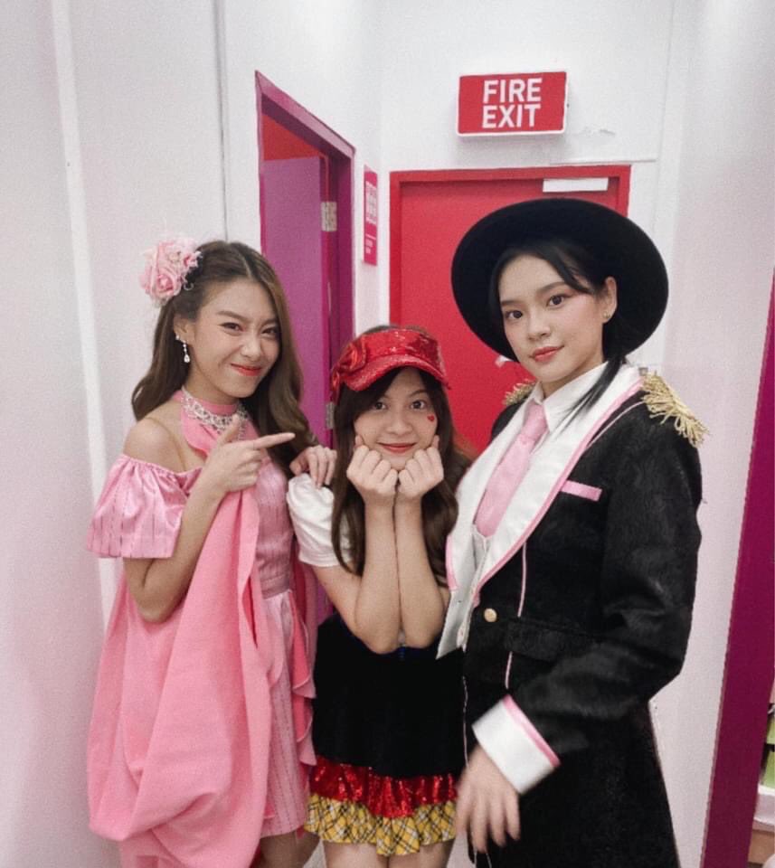 V2Capture's tweet photo. คอมพลีสไม่ไหว~ 

#PopperBNK48 
#CherprangBNK48
#KaewBNK48 https://t.co/uiPnoR2WJ7