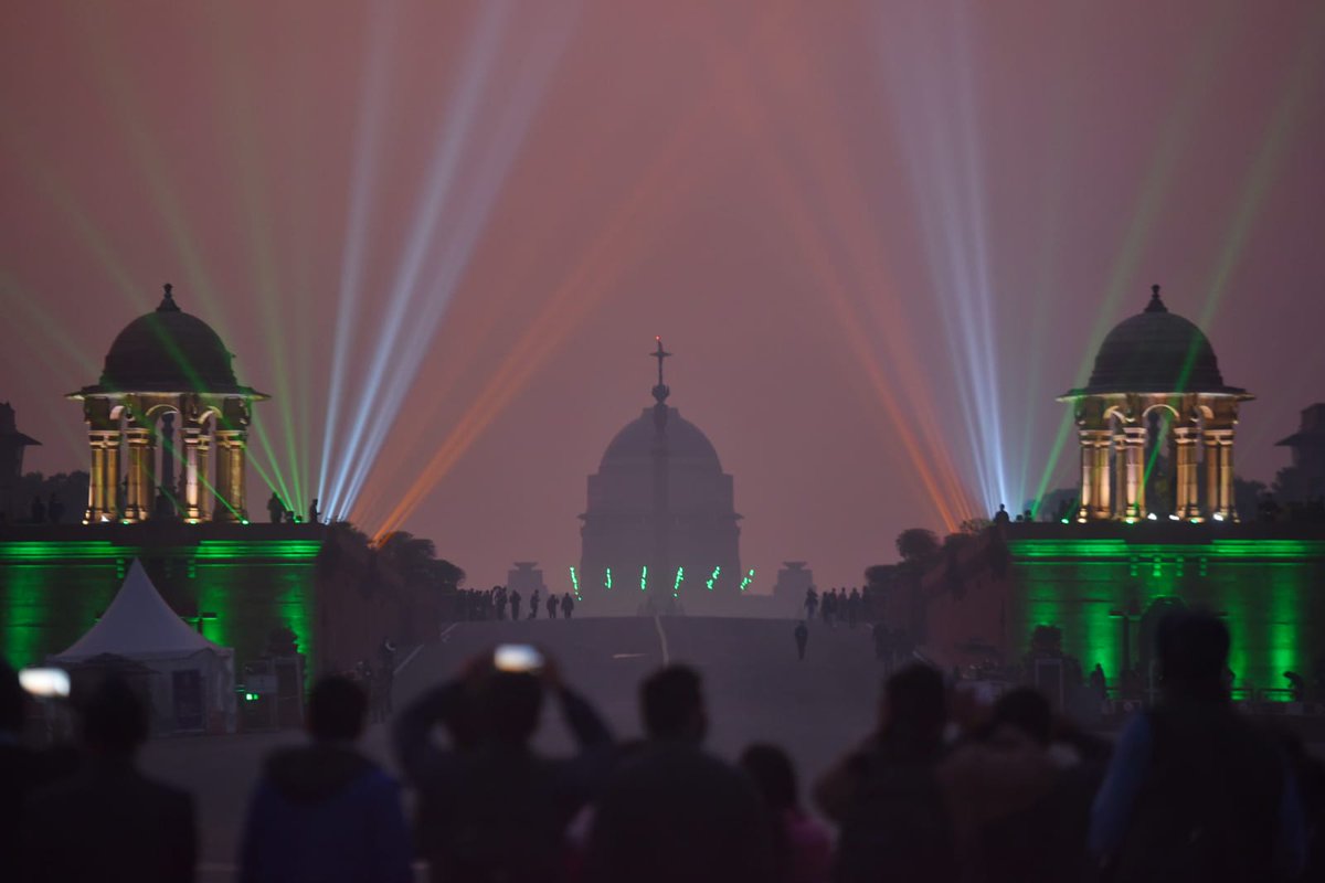 The #BeatingRetreat ceremony comes to an end.

Drone show at the #BeatingRetreat ceremony