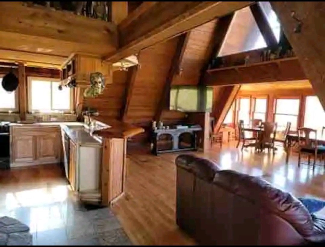 MrJonesSTRs's tweet image. People ask me "You live in Orlando, why don't you buy STRs by Disney?"

Too much institutional capital!

I'd rather compete with John Doe who took blurry listing photos with his iPhone 6 camera. I like my chances here better👇👇👇