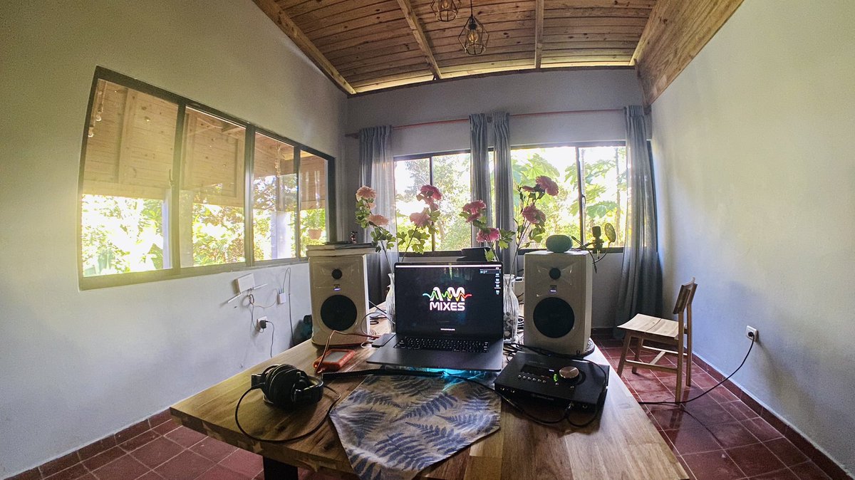 AMMixes's tweet photo. This music shit really brought me out the country. Blessed beyond measure. 

I’ll be back home soon for those waiting to lock back in 🤙🎙🎛🎚#AMMixes https://t.co/N2Z4Pbp6sH