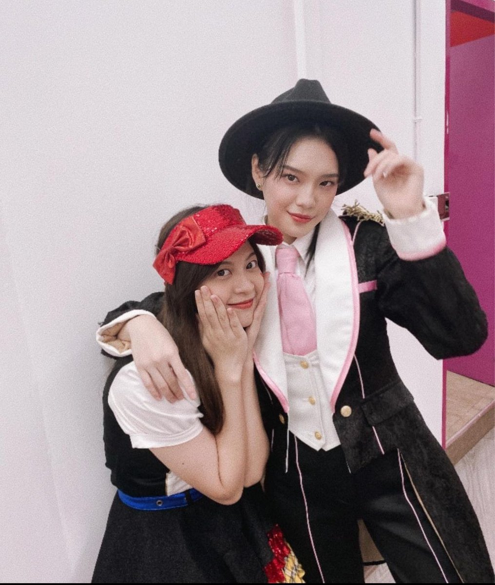 AlittleCHER's tweet photo. อยากถ่าย 2shot กับพี่เค้าแบบนี้บ้าง!!

#CherprangBNK48 https://t.co/tQkh1f6Wqy