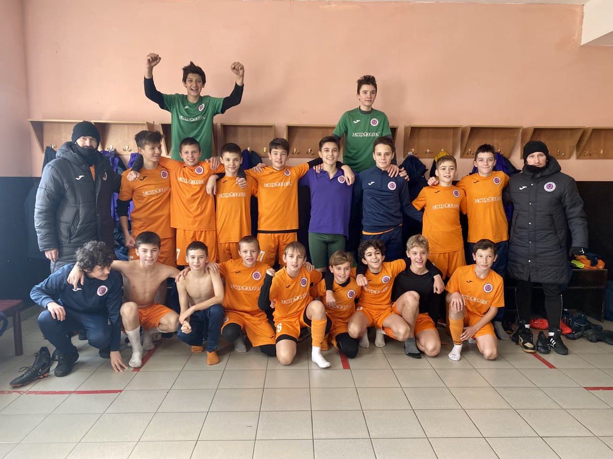 В первом туре открытого зимнего первенства ГБУ РА СШОР по футболу воспитанники Академии ФК «Армавир» обыграли команду СШ «Виктория» (Усть-Лабинск) со счетом 3:0.

Один гол за Академию «Армавира» забил Яков Булат и дубль в матче оформил Алан Данелян.

fcarmavir.ru/news/akademiya…