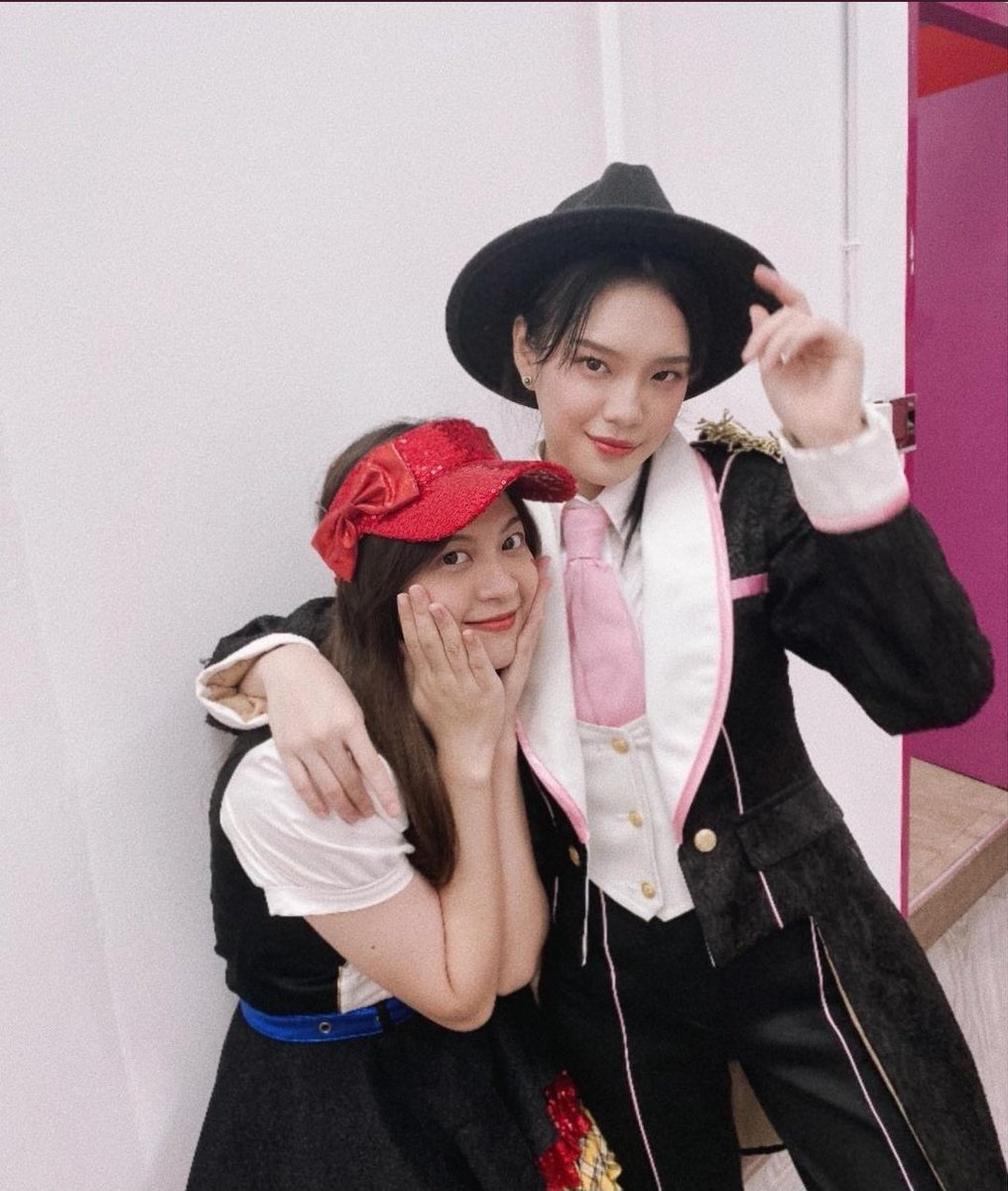 NitRealme's tweet photo. แล้วงัย? เค้าไม่กรี๊ดต่อแล้วเพราะสลบคาจอ เขินแทนเลย
#CherprangBNK48
#PopperBNK48 
#KaewBNK48 https://t.co/JoIhiiYxYK