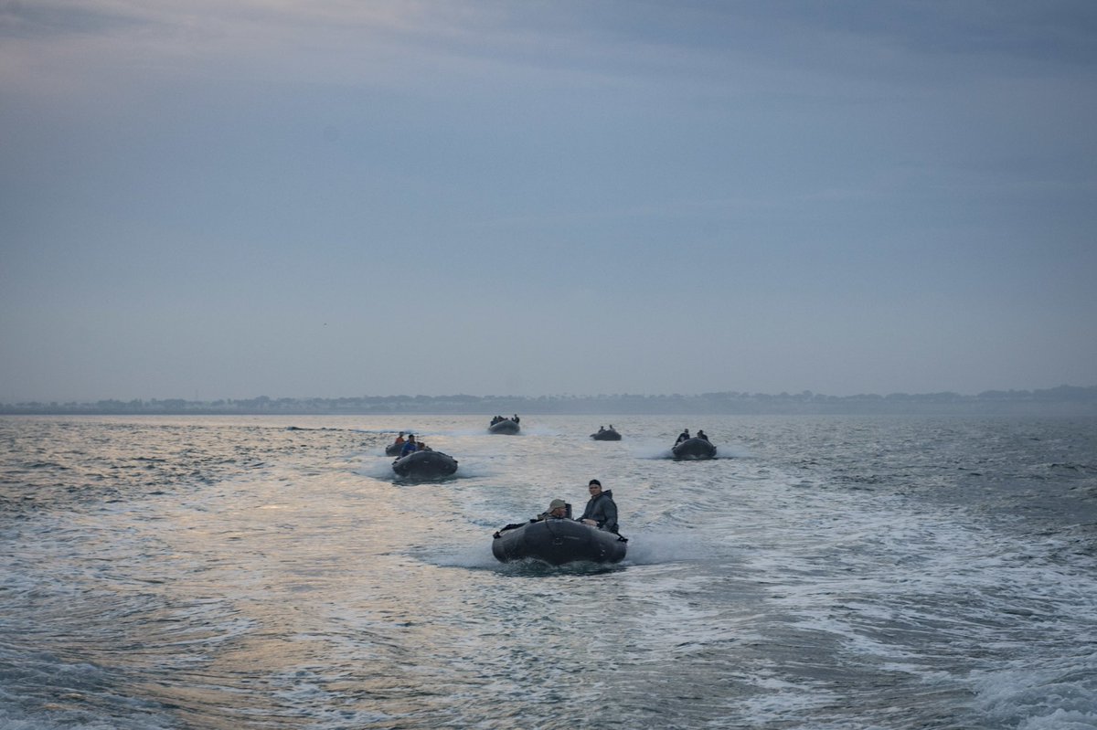 US_SOCEUR's tweet photo. #SaturdayatSea Spanish and U.S. #SOFinEurope had a grand old time conducting bi-lateral training with the USS Porter! Looking forward to summer again. 

(U.S. Navy 📸 by Mass Communication Specialist 2nd Class Ford Williams)

#SummerSaturdays 
@USEmbassyMadrid
@us_navyseals https://t.co/THGO9dBYfV