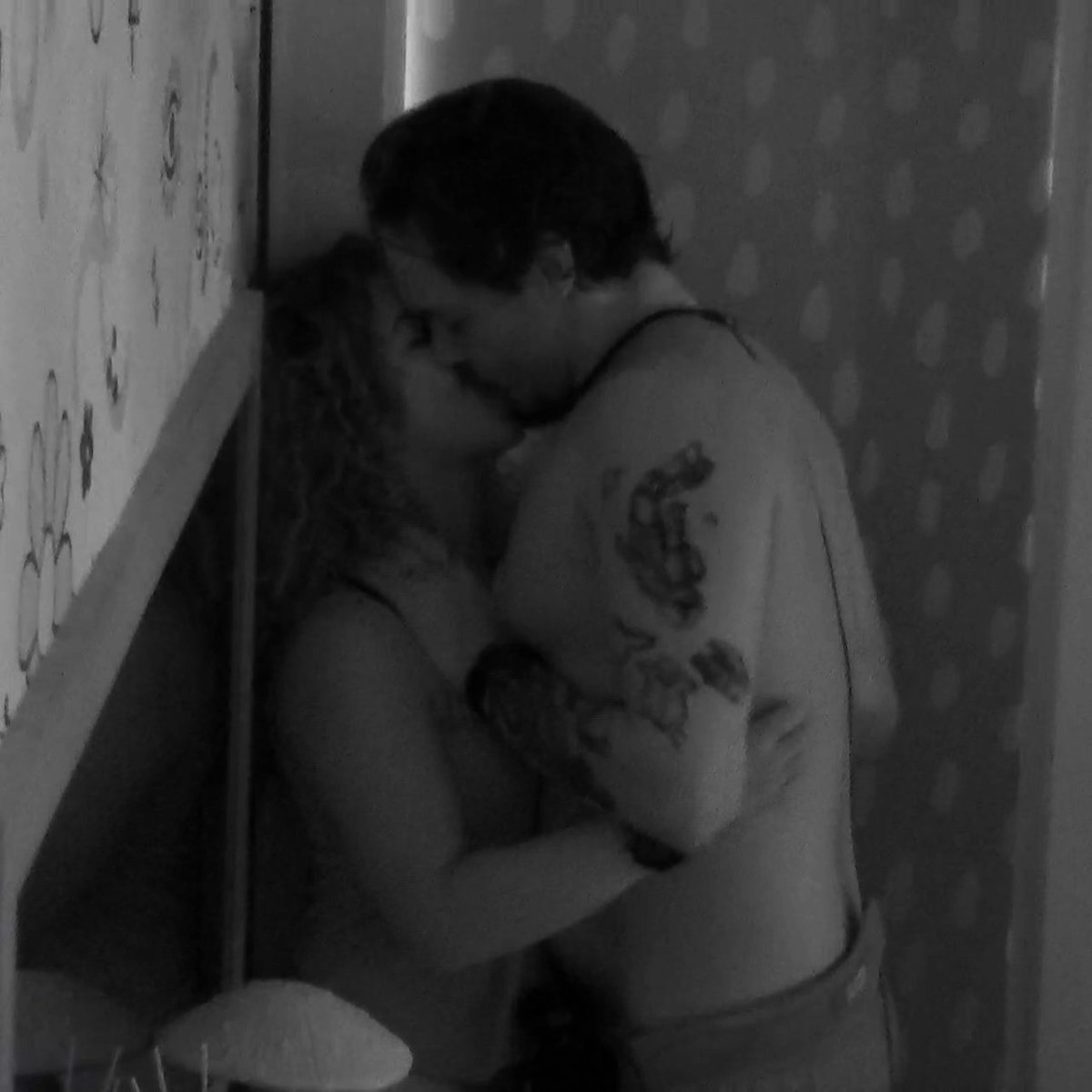 VitrineStories's tweet photo. Ela disse que beijaria .
E não foi o Viny não .

Maria Maria #BBB22 #TeamMaria https://t.co/o2udX6xckp