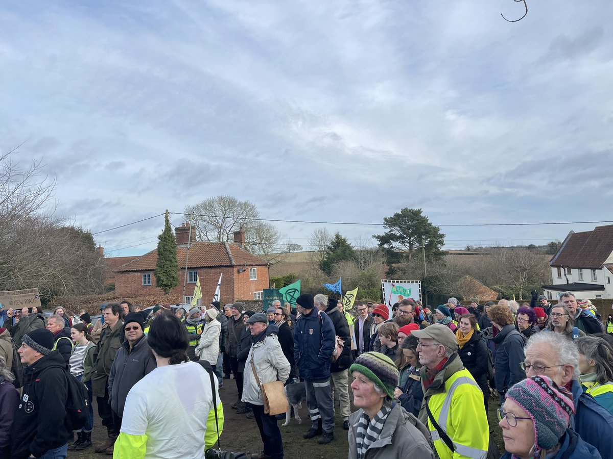 TerryJermyMP's tweet image. I’m in #Ringland today to #WitnessTheWensum - glad to see hundreds of people turning out to witness for themselves the environmental &amp;amp; financially reckless proposed Western Link Road route  @StopWensumLink @NorfolkLabourCC