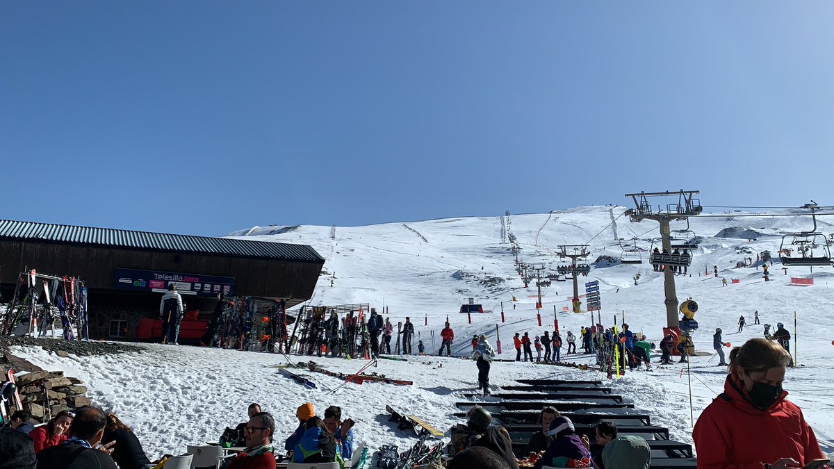 ⛷ Aprovechando el puente de #SanPublicito en <a href="/websierranevada/">Sierra Nevada</a> con <a href="/pabpalore/">Pabpalore</a>. Para rendir en el trabajo también hace falta desconectar. ☺️⛄️👏🏽

#sierranevada #granada #felizsabado