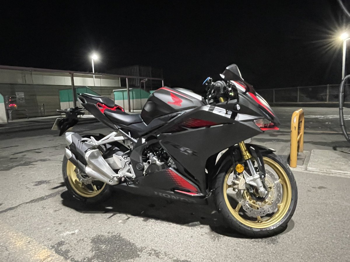 nidabo19's tweet photo. 名前：内蔵助
年齢：22歳
性別：♀
身長：157cm
住み：神奈川
車種：CBR250RR MC51
好き：コーヒーツーリング(初心者)
一言：神奈川周辺走ってます
　　　宜しくお願い致します

 #バイク乗りとして軽く自己紹介
 #バイク乗りと繋がりたい https://t.co/wBpJlJCLCJ