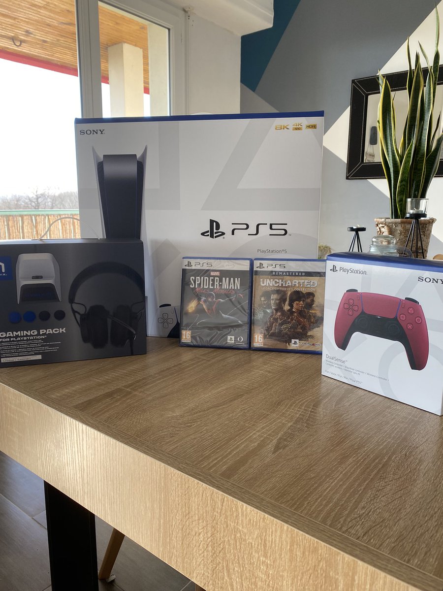 Namiro_'s tweet photo. Elle est là ! Merci @le_crocodeal pour le drop @Micromania_Fr du 21/01 🤩 https://t.co/F2BP6oimcQ