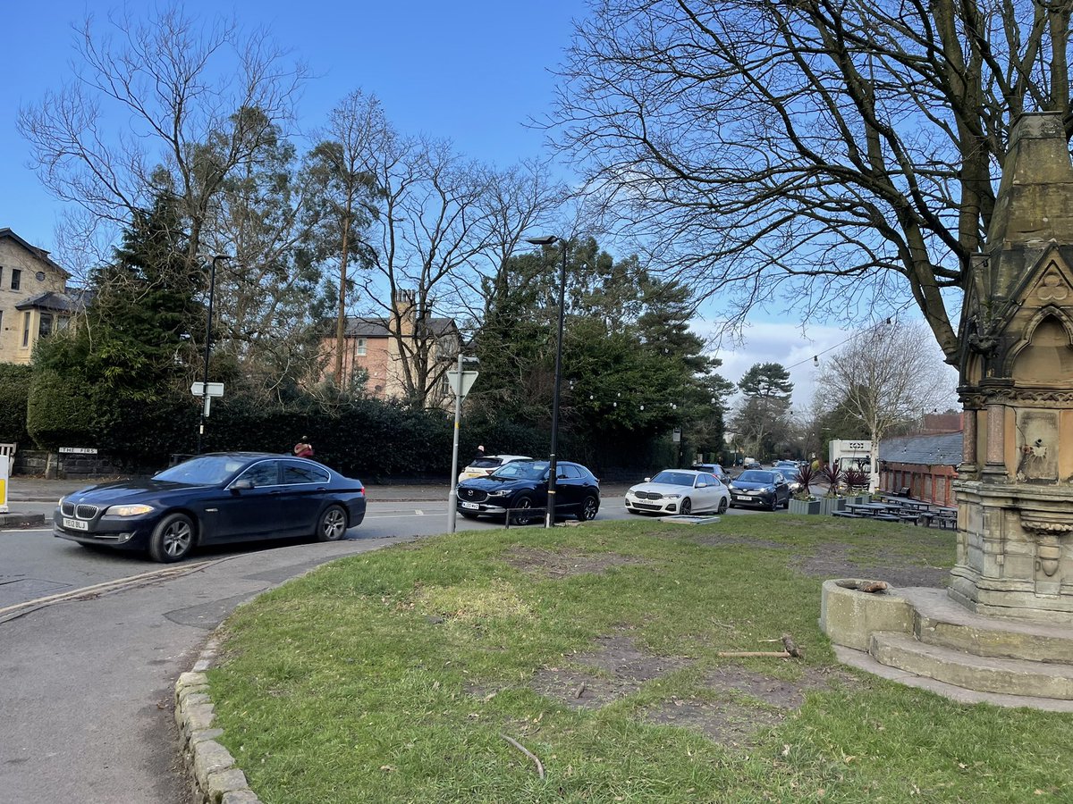 Shengke4Bowdon's tweet photo. #BREAKING both ways of #DunhamRoad in Bowdon are closed due to trees down @OneTrafford Significant traffic has been generated in all side roads. @altrinchamtoday @RadioAlty https://t.co/Uw2SRGLwmI