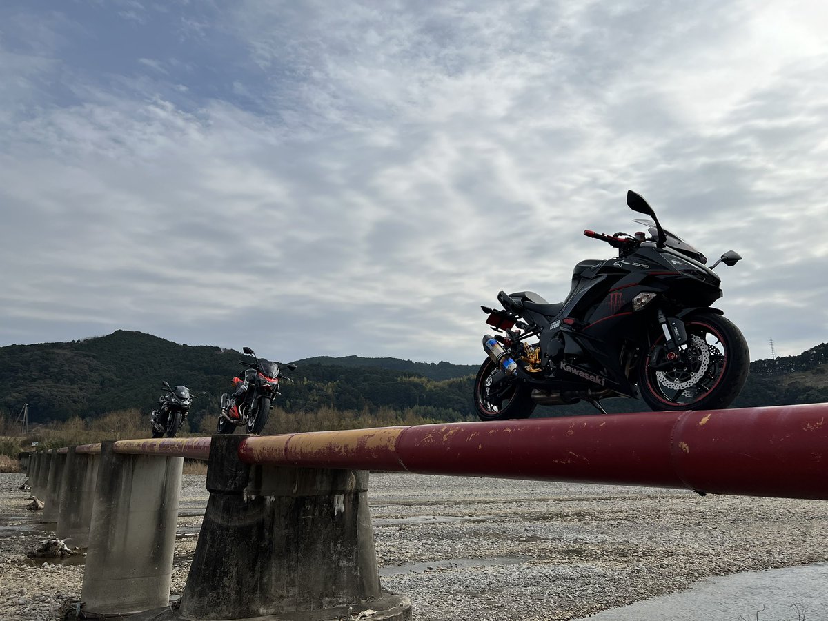 ikechan_ninja's tweet photo. 今年はロンツー🏍💨キャンツー🏍💨⛺️いきたいなぁ〜🤩👍
名前：いけちゃん
性別：🚹
年齢：おっさん
住み：和歌山
身長：179
車種：ninja400➡️ninja1000
たまに娘の🏍GSX250r💨
好き🏍💨⛺️🏍💨🍺
よろしくお願いします🙇 https://t.co/GJAyJzGYFs
