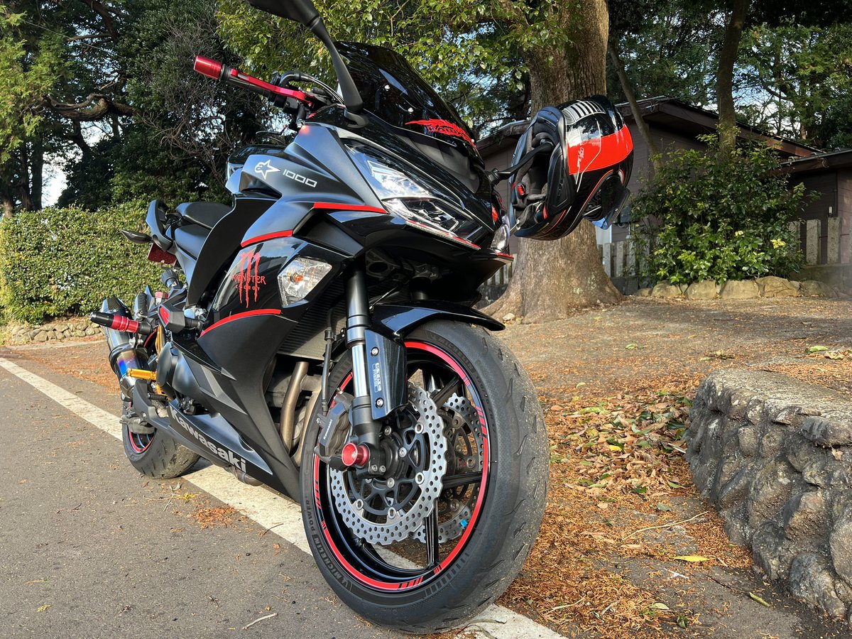 ikechan_ninja's tweet photo. 今年はロンツー🏍💨キャンツー🏍💨⛺️いきたいなぁ〜🤩👍
名前：いけちゃん
性別：🚹
年齢：おっさん
住み：和歌山
身長：179
車種：ninja400➡️ninja1000
たまに娘の🏍GSX250r💨
好き🏍💨⛺️🏍💨🍺
よろしくお願いします🙇 https://t.co/GJAyJzGYFs