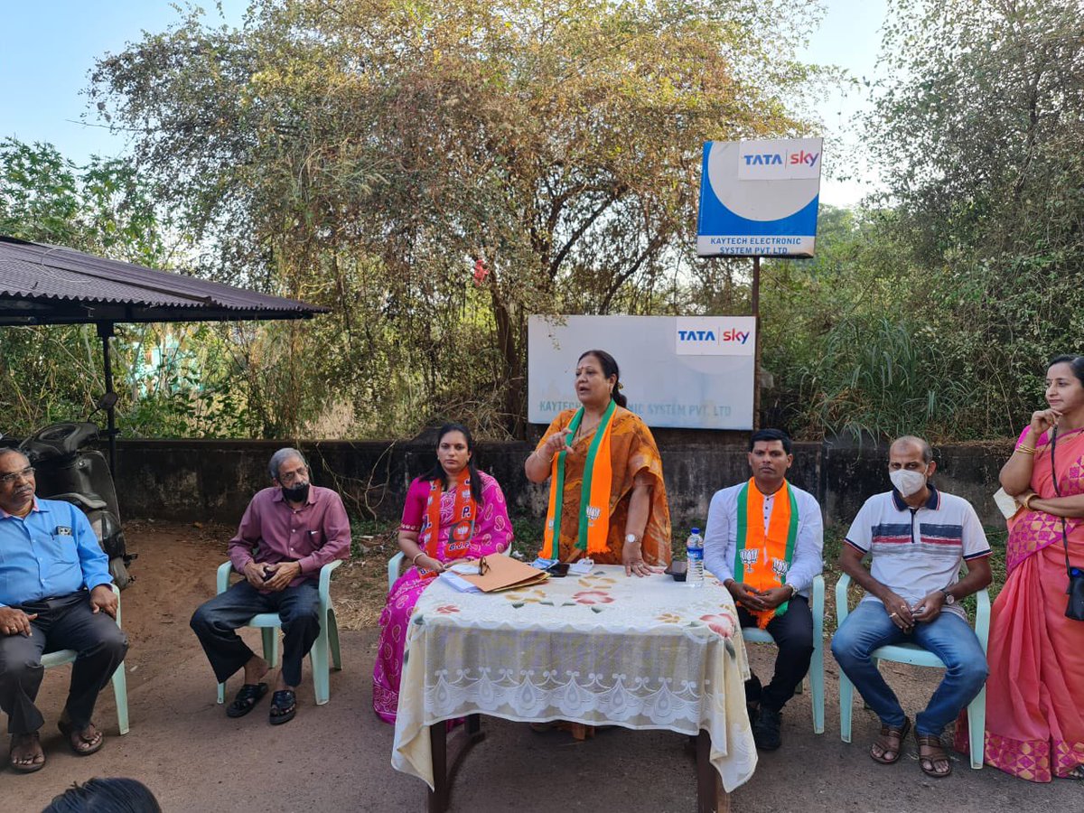 DarshanaJardosh's tweet photo. कूर्टोरिम:29 विधान सभा सीट से भाजपा प्रत्याशी श्री एंथोनी बर्बोसा जी के लिए बूथ नम्बर 35 और 29 के मतदाताओं से समर्थन की माँग की। 

भाजपा में लोगों का विश्वास देखकर अत्यंत ख़ुशी हुई। 

#GoaElections2022 https://t.co/7lERrekbBg