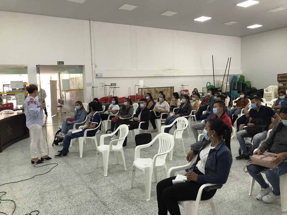 supher88's tweet photo. Esta semana La unidad de emprendimiento @CCHuila-@senahuila dijo presente en la jornada de inducción a los nuevos aprendices de @SENAComunica en #pitalito #huila, con la estrategia de promoción temprana esperamos fortalecer la mentalidad emprendedora de los #colombianos https://t.co/Kip7dV9tZl