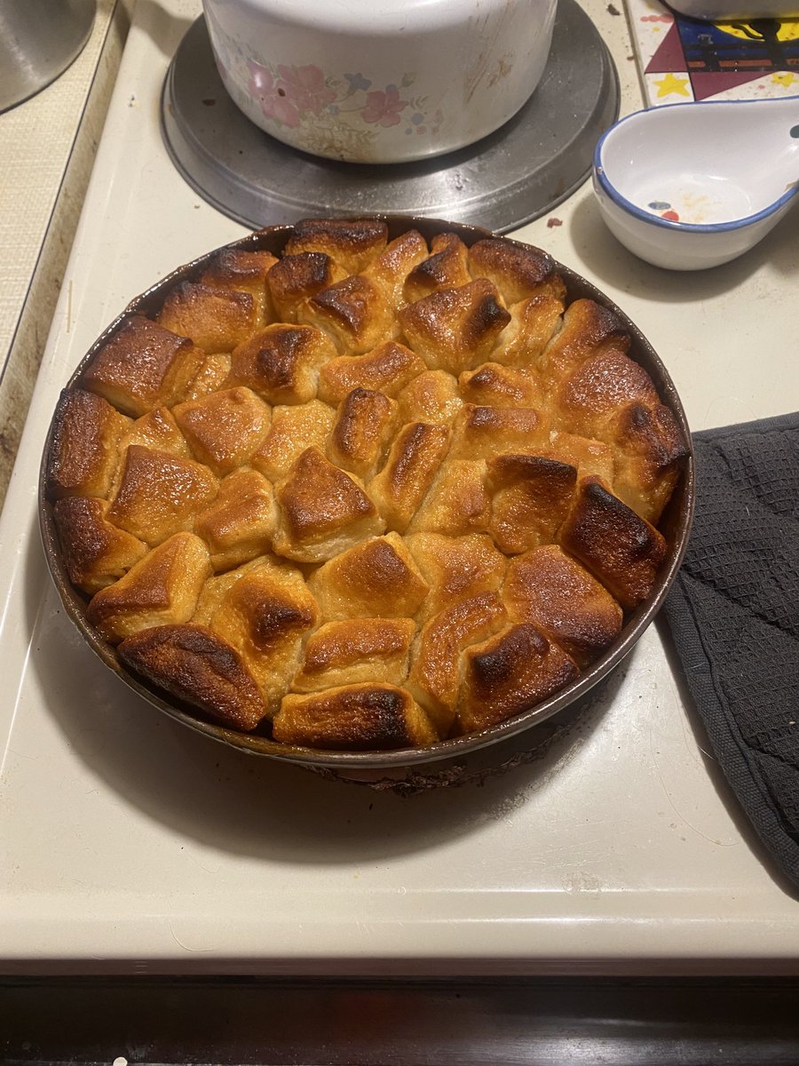 A little brown on some of the edges but smells dang good. Going to go great with my coffee. #MonkeyBread