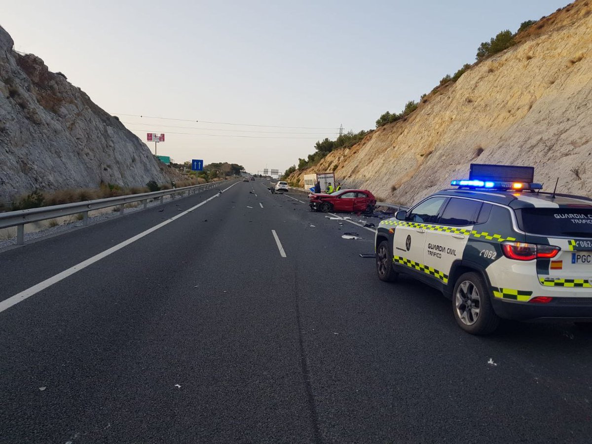 jucilnacional's tweet photo. El #GuardiaCivil Gustavo Escaño Baez con tan solo 43 años pierde la vida en un terrible accidente de tráfico fuera de servicio en la AP-7 en Torremolinos.

Nuestras condolencias y más sentido pésame a familiares y amigos.

#DEP🕯️ hermano y compañero, la muerte no es el final. https://t.co/N0g5z0E4dp