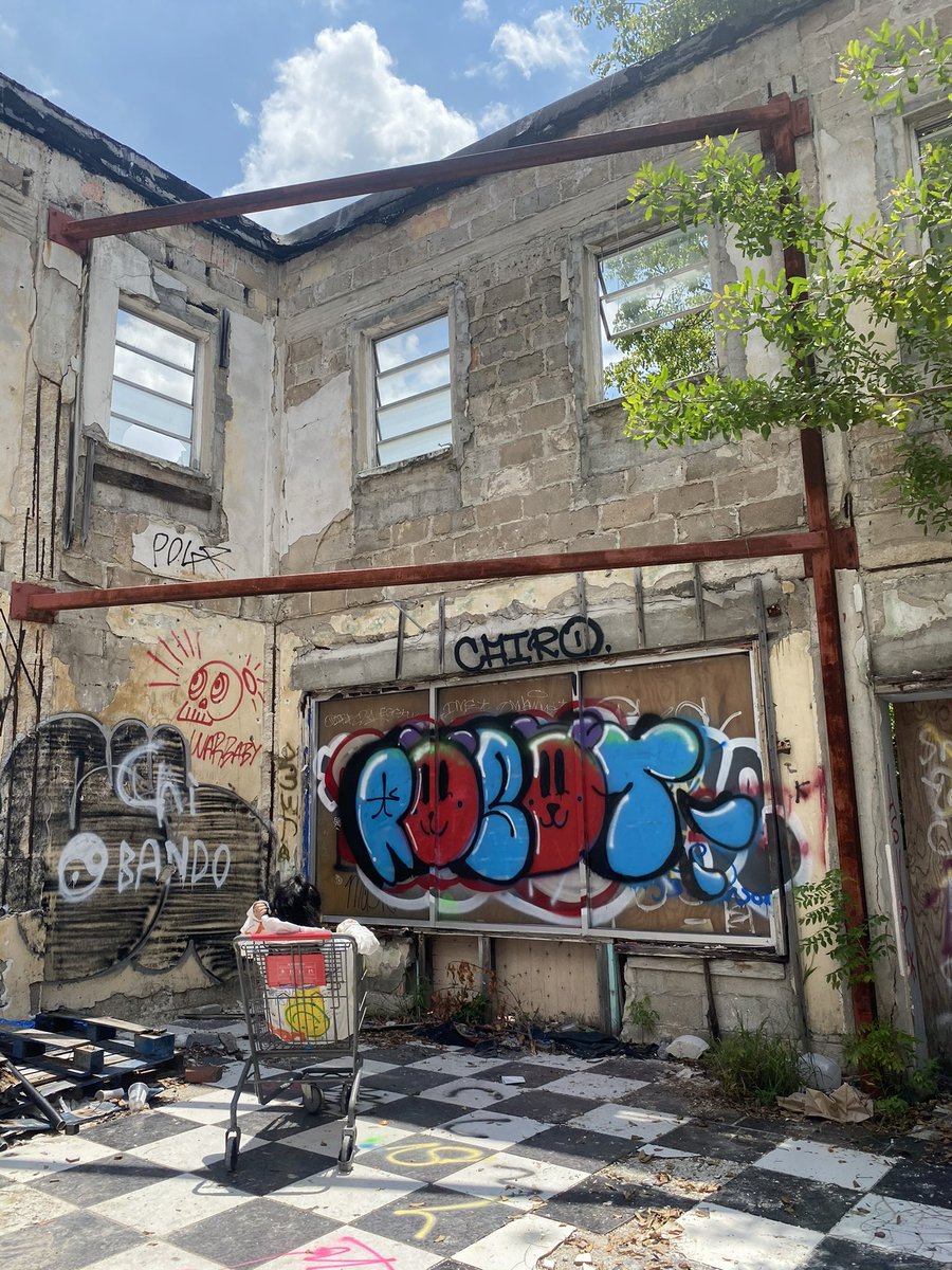 The comfort I find in abandoned places is not sure a good or bad thing but to know a place once held memories and now all is left is a skeleton of a building is quite intriguing to me 😊 #art