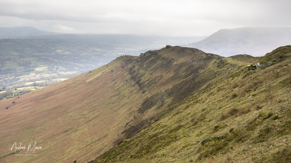 A great walk around the Cats Back Yesterday with magnificent views over Herefordshire and Monmouthshire. Link to the route.
visitherefordshire.co.uk/see-do/get-act…
<a href="/VisitDeanWye/">Visit the Forest of Dean & Wye Valley</a>
@visithfds
<a href="/RamblersGB/">RamblersGB</a>
<a href="/WTMonmouth/">Welcome to Monmouth</a>
<a href="/PGLHerefords/">Herefordshire Freemasons</a> 
<a href="/EatSleepLiveHfd/">Eat Sleep Live Herefordshire</a> 
<a href="/UKNikon/">Nikon UK & Ireland</a> 
<a href="/Rohantime/">Rohan</a>
@ParamoClothing
<a href="/fstopgear/">Fstop Gear</a>