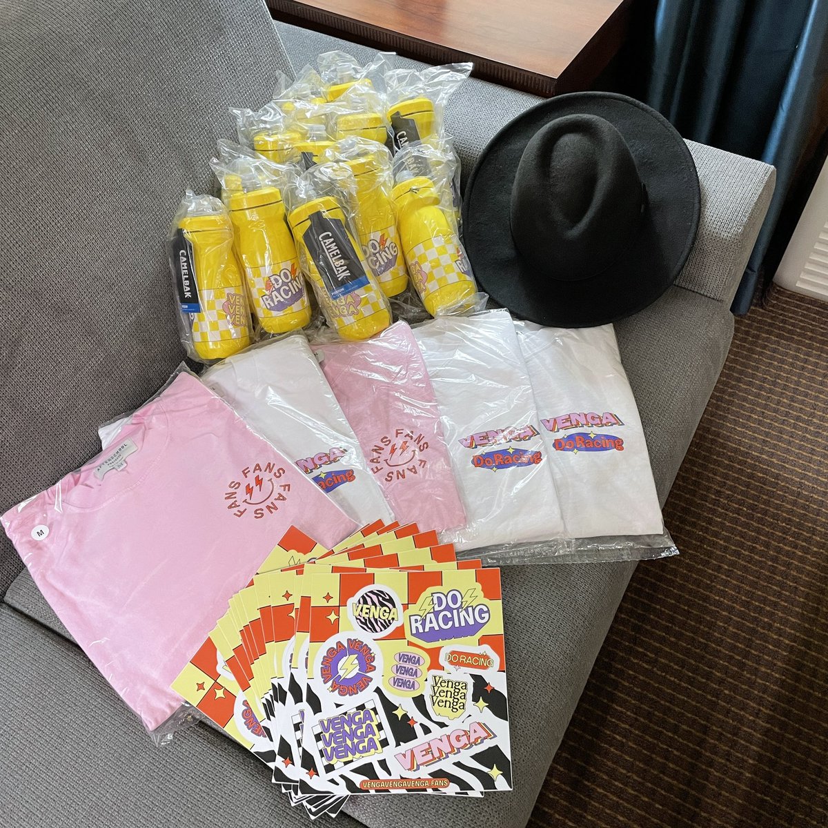 cyclingtips's tweet photo. Come find Mikey in the black fedora at @CxFayetteville for some free #DoRacing swag! #Fayetteville2022 #CXWorlds https://t.co/KdXGtcOXc5