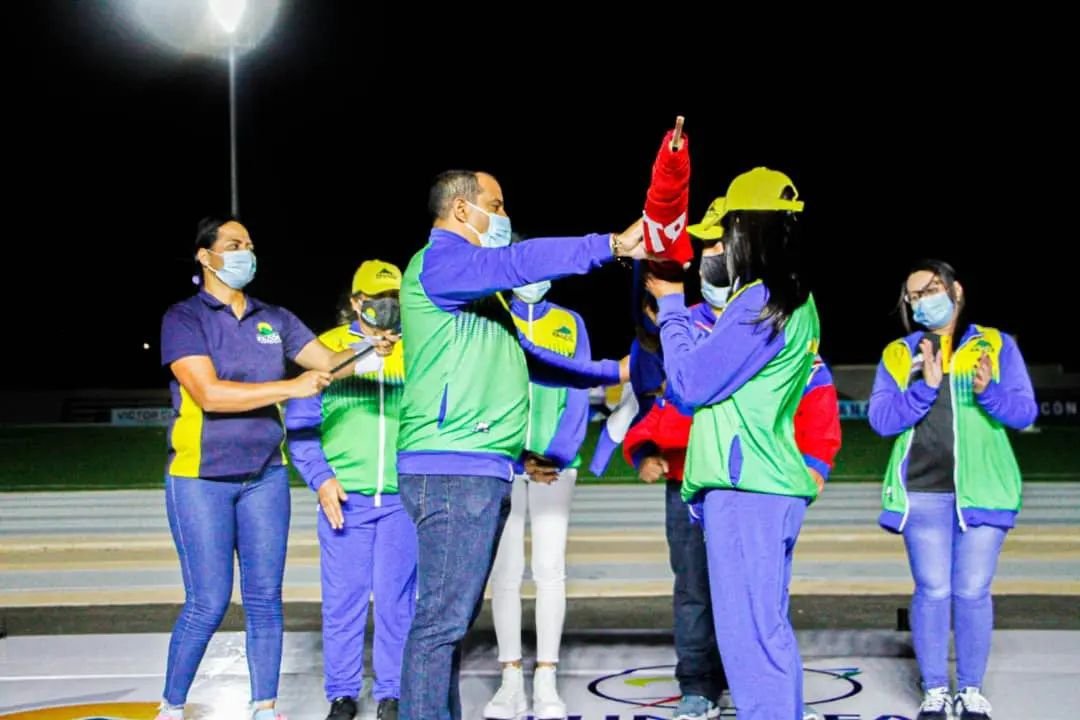 DunaDigital's tweet photo. Gobernador de Falcón @GobVictorClark abanderó delegación deportiva que participará en los juegos nacionales 2022.

La representación Falconiana contará con la participación 350 deportistas, quienes participarán en19 disciplinas deportivas.

@somosfundefal https://t.co/xgraTT66TH