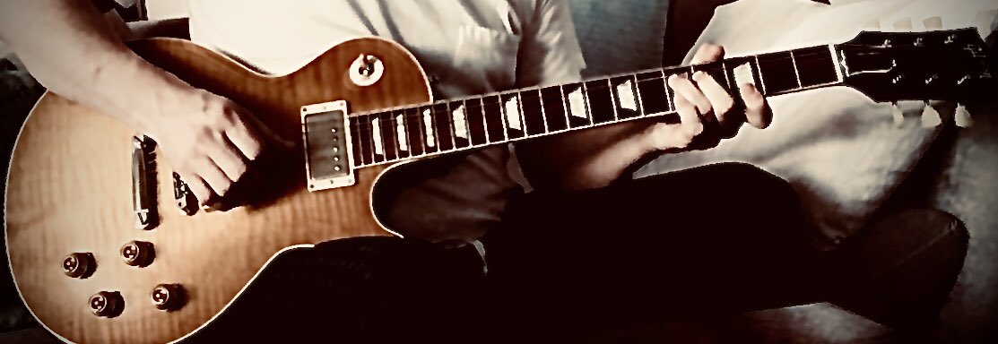 ravins_the's tweet photo. When it’s stormy out best to spend your day indoors with your loved ones #GibsonLesPaul #TrueHistoric #guitars https://t.co/K5B7WPTUMH