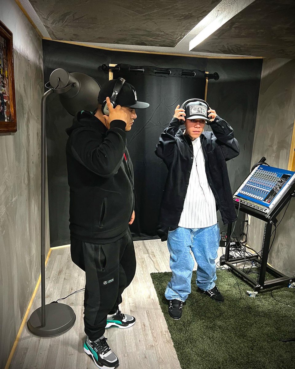 aczino's tweet photo. Grabando con los grandes del Rap Mexicano @santa_fe_klan_ https://t.co/kT0GBj6afD