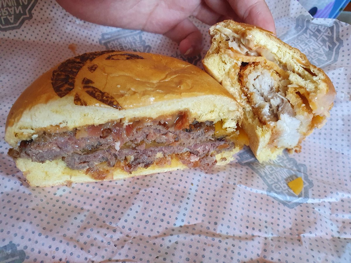 cocolidana's tweet photo. 10/10 🤤
@Rubiu5 #DojoRubius #TonkatsuBurger #MadKimchiBurger #RubiusFries https://t.co/fB6Q8fpfAL