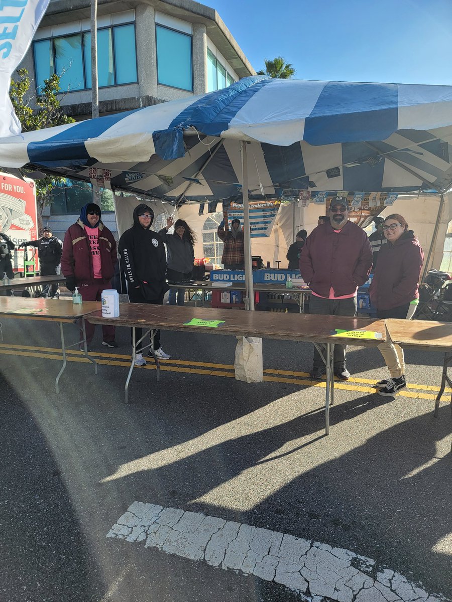 Arrr ye ready??? We're here ready to serve you 🦅🏴‍☠️☠️
Come visit our tent on Bayshore and Swann. All proceeds help support our athletic programs! 
#PepinPride #Gasparilla