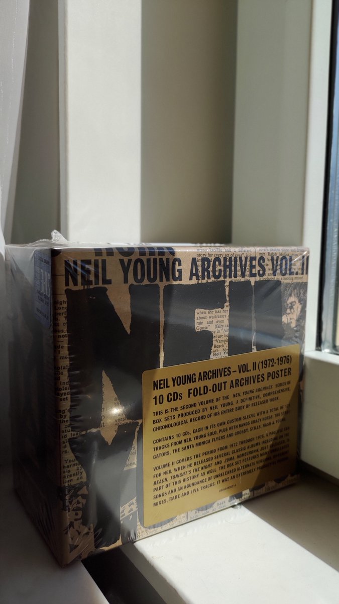 pastavatten's tweet photo. "Sweet Joni from Saskatoon
Don't go, don't go too soon" 🌄🎶

Sweet Joni https://t.co/20xTPAISp5 via @YouTube 

#neilyoung #neilyoungarchives #jonimitchell https://t.co/5XiLjXbOjK
