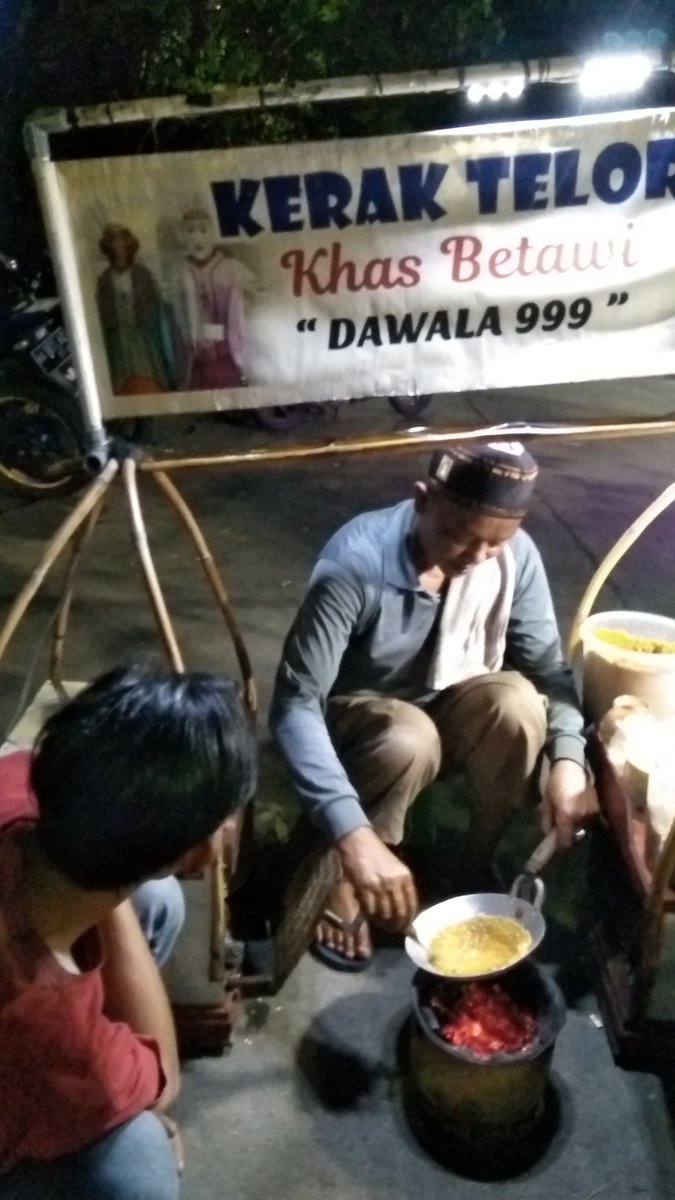 real_ndut's tweet photo. Nongkrong nya depan tukang kerak telor wkwkwk https://t.co/aZO21zgiPu