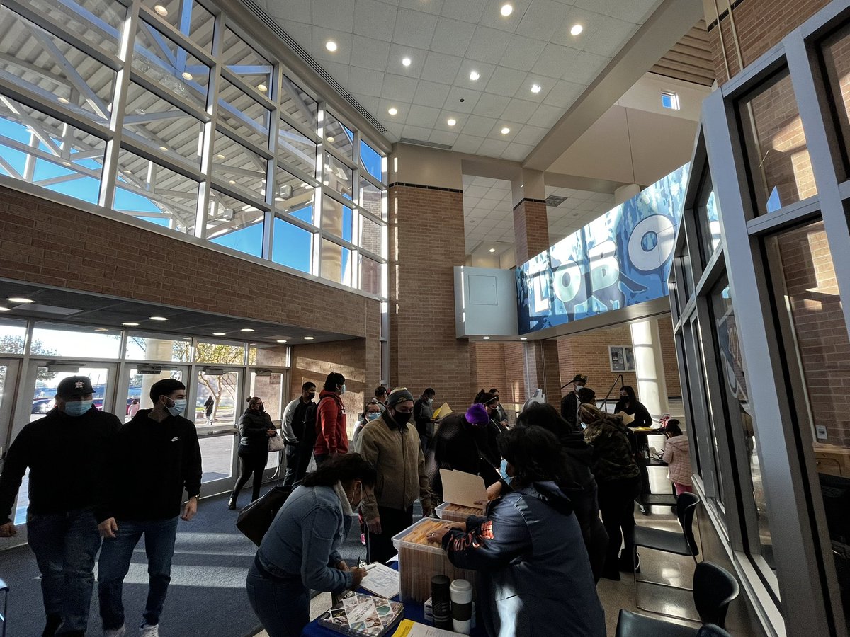 CHS2022Lobos's tweet photo. Hey seniors don’t forget to stop by school today from 8am-12pm to get your transcripts and to get dates for up coming events https://t.co/OuWh8AWa6R