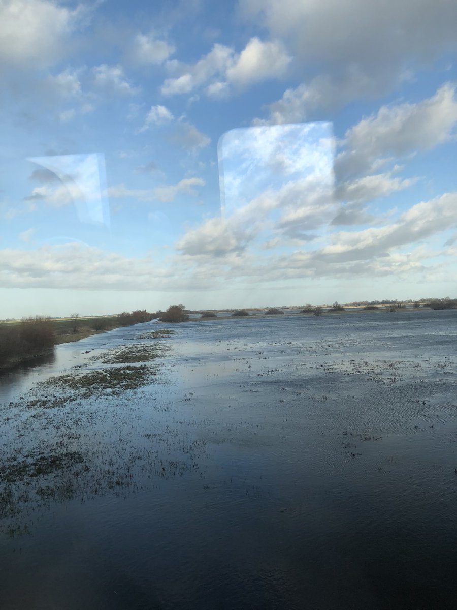 neilsta84's tweet photo. Fields between #pymore and #welney #cambridgeshire #wetland view from the train https://t.co/otlyeaQxJ3