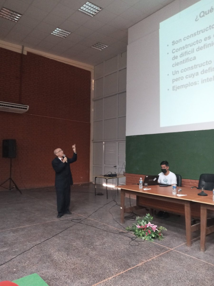 Magistral conferencia del Profesor Fernando Domínguez Dieppa Valores éticos en las Ciencias Médicas en Plenaria del intercambio de las organizaciones en la UCMH
#MartiVive 
#Revolucionando 
#60UJC