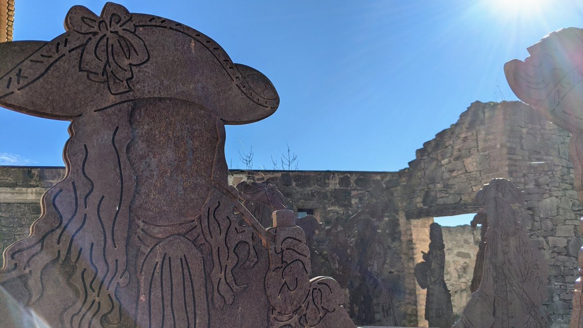 adamwetherden's tweet image. Hiking to the hermitage.
Giant frost and misty valley views.
#Catalunya