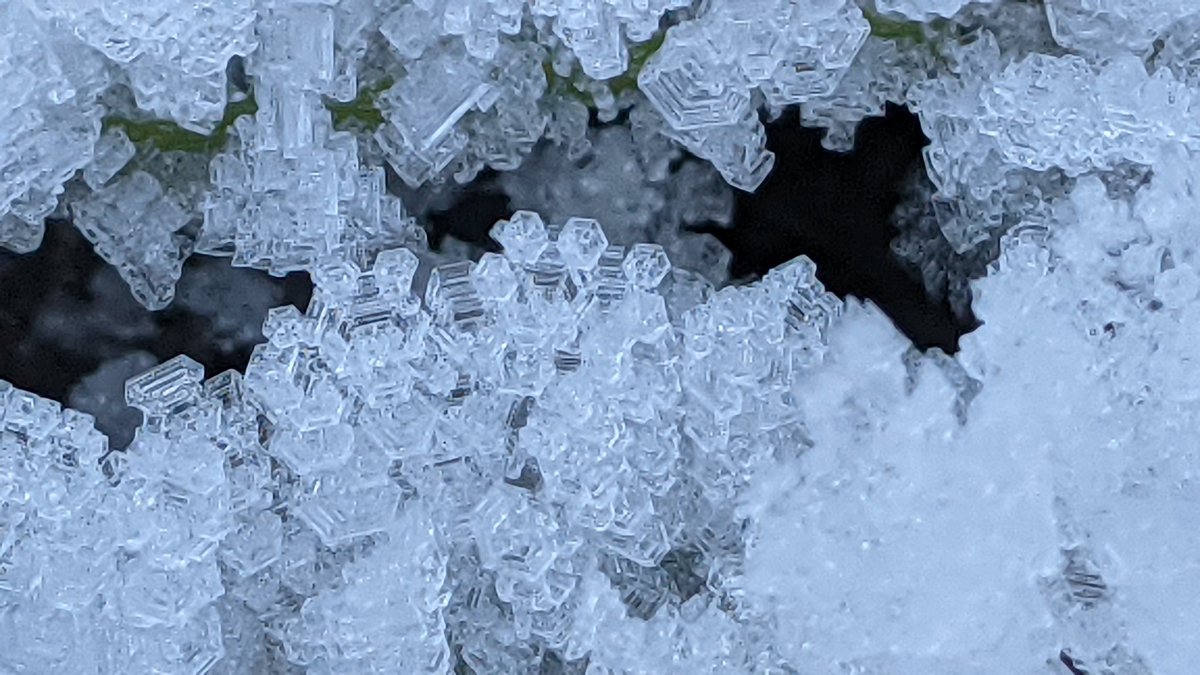 adamwetherden's tweet image. Hiking to the hermitage.
Giant frost and misty valley views.
#Catalunya