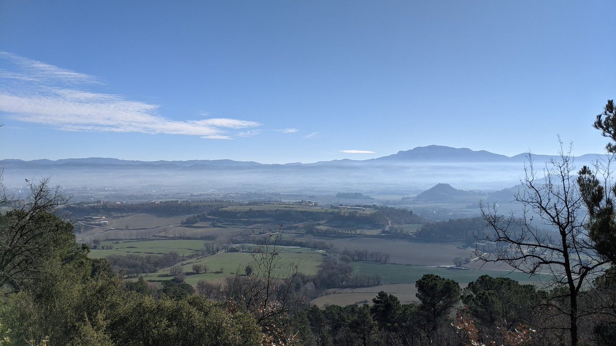 adamwetherden's tweet image. Hiking to the hermitage.
Giant frost and misty valley views.
#Catalunya