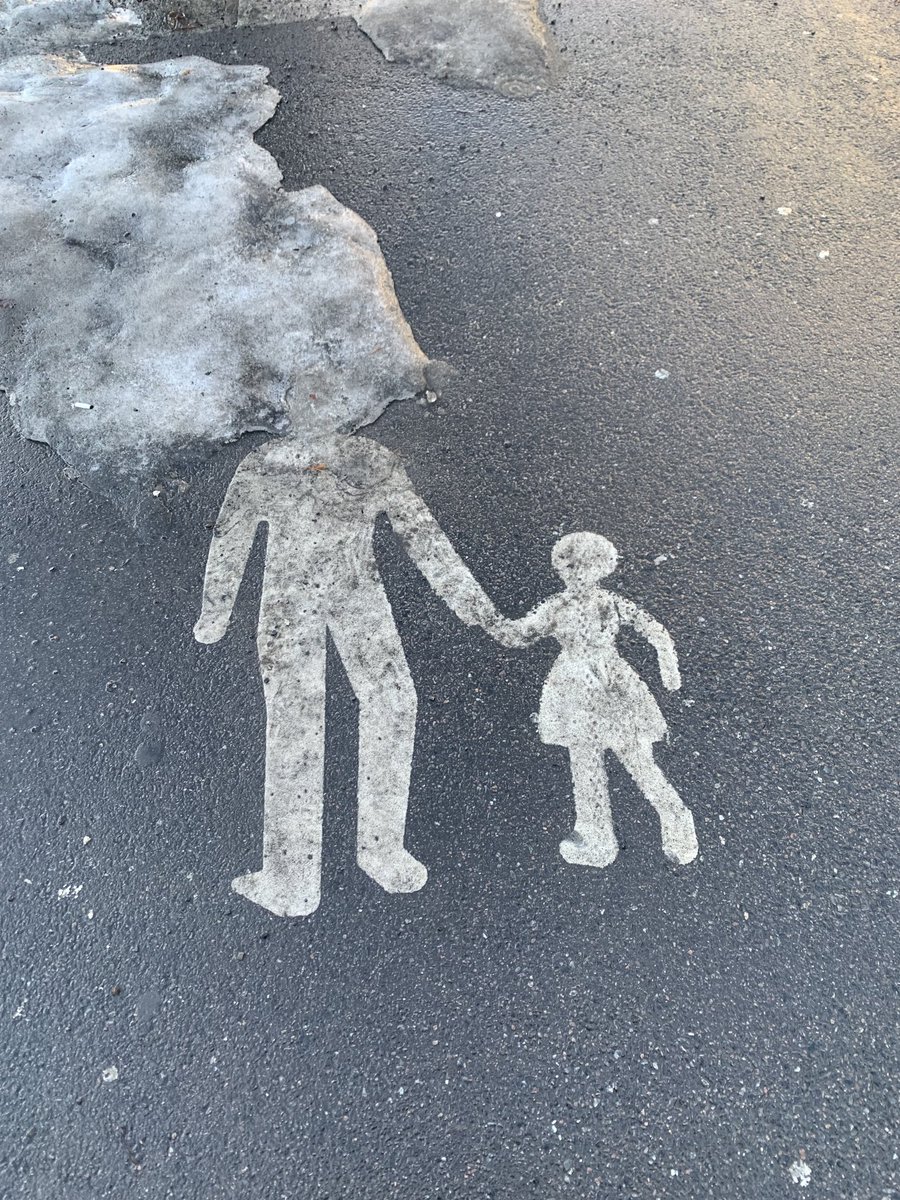 alisterdoyle's tweet photo. Pedestrians freed from the ice in Oslo, Norway #TheGreatMelt https://t.co/eN4EvbhEp9