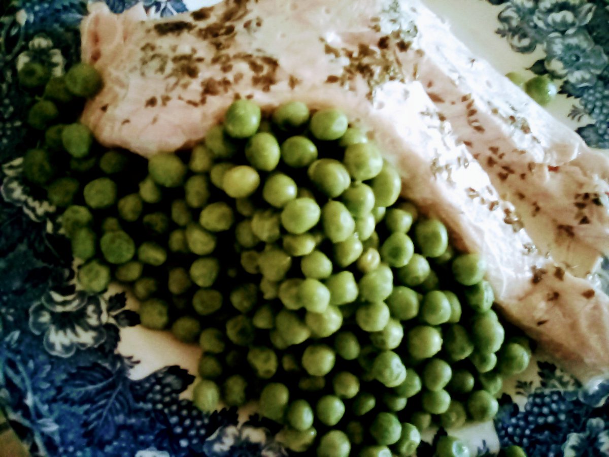 AndrewNoble16's tweet photo. Ready for my #Salmon today π #eatmorefish #protein #Omega3 #Peatastic π https://t.co/LVss241hWX