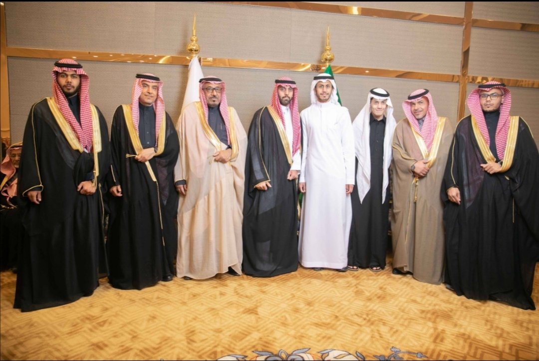 mohd21000's tweet photo. الحمدلله والشكر لله 
 احتفلنا البارحة بزواج الأبن (الملازم أول) عبدالعزيز على كريمة الشيخ عبدالله بن ابراهيم الربيعان بحضور عدد من الأقارب والأصدقاء. 
نبارك للعروسين، واسأل الله أن يبارك لهما ويجمع بينهما على خير ويرزقهما الذرية الصالحة. https://t.co/coOBA51tIw