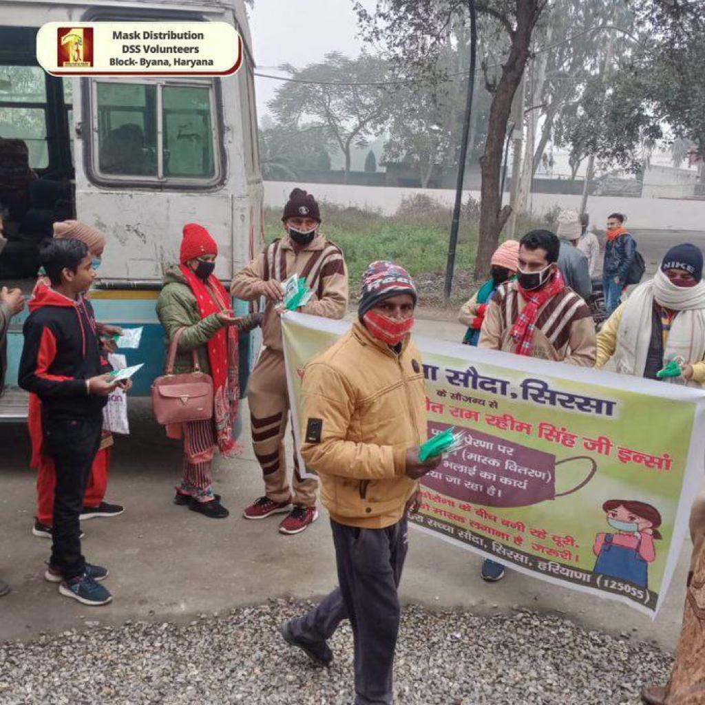 #MaskDistribution
Great Work For 
#Covid19Prevention 
&
#FightAgainstCovid
By
#DeraSachaSauda
With The Guidance Of
#SaintDrGurmeetRamRahimSinghJi
Total 138 Welfare Works Are Done For Humanity ...
Great Organization..
Great Initiative ..
🙏🙏🙏🙏