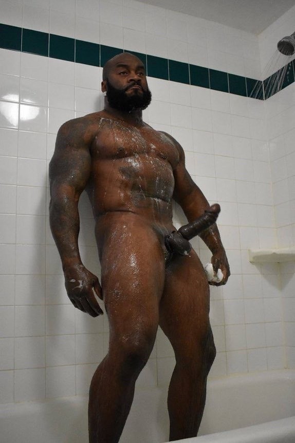 MUSCLEWHORE's tweet photo. IF U LOVE 'REAL MEN' , RETWEET....REAL MEN DON'T SHOWCASE THEIR ASS. https://t.co/V9cSPAjvru