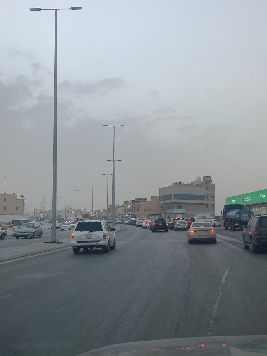 AzizB55's tweet photo. لا يزال تصميم إشارات مدخل حي المهدية يمثل عائق وأزمة ومعاناة في الدخول والخروج من الحي نتمنى من سمو @BinAyyafFaisal الامر على من يلزم بتغيير وضع هذا التصميم 
ونتمنى من @eMoroor إيجاد حل سريع في عمل الإشارات 
@shooks88 
@Ask_2566 
@almahdyia https://t.co/I6349HARny