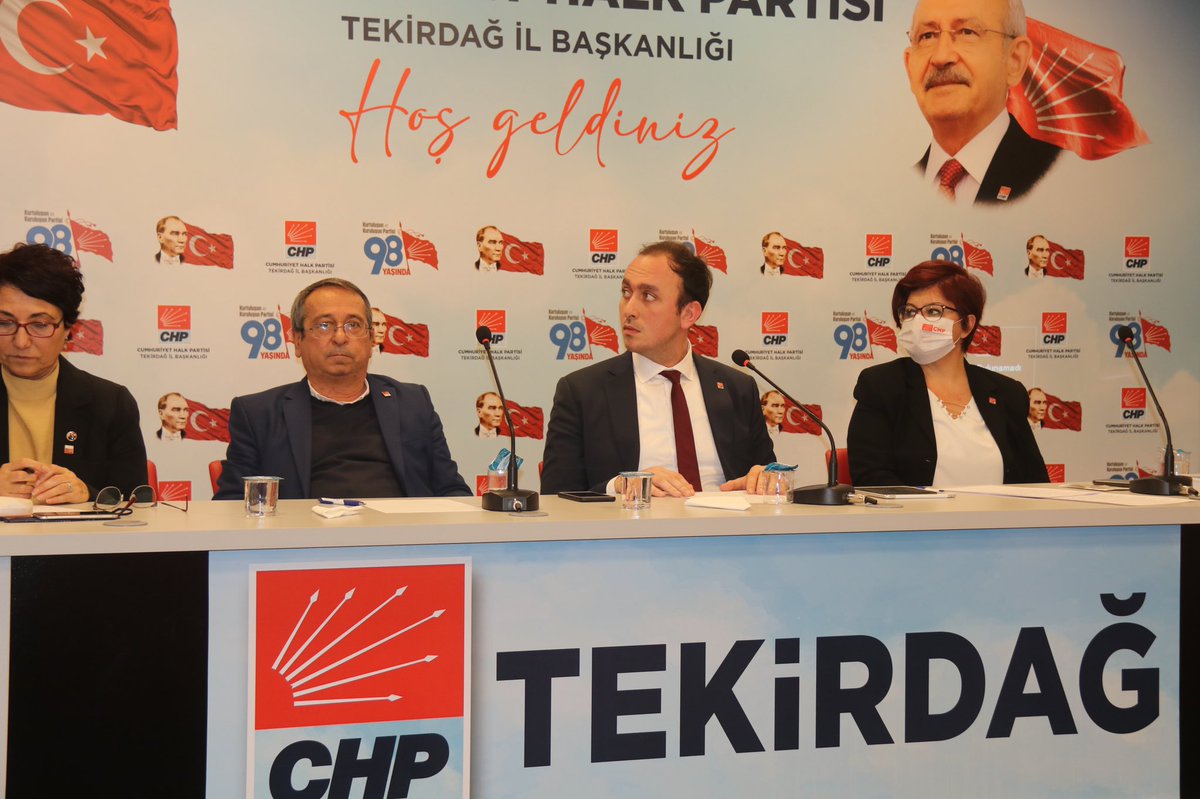 Süleymanpaşa’dayız. İlçe Danışma Kurulu toplantımızı gerçekleştirdik. Yol haritamız, gençlik politikaları ve ilk hedef planımız üzerine bir sunum gerçekleştirdik. Bilimsel veri ve istatistikler ışığında örgütün dinamiklerini de göz ardı etmeden umudu örgütlemeye devam edeceğiz.