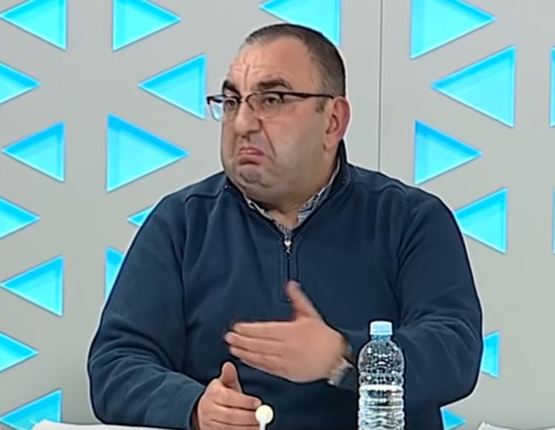 Или дихтуннг на мотор или замаец нема трето баки*