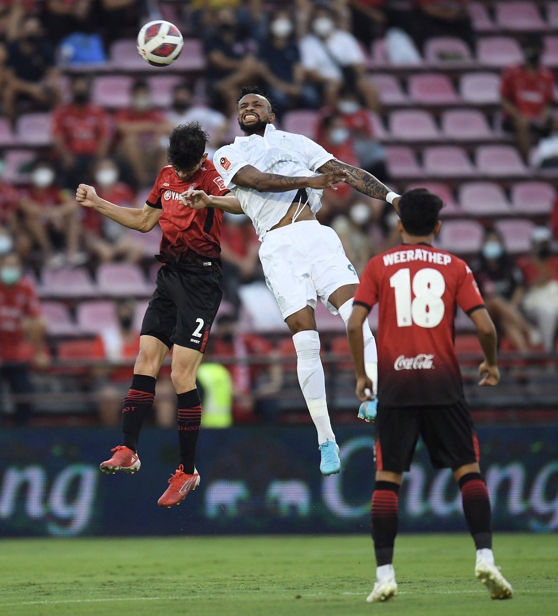 thaileague's tweet photo. Saturday highlights from @MuangthongUtd #BuriramUTD
#ThaiLeague #RevoThaiLeague https://t.co/pSb87rCT5z