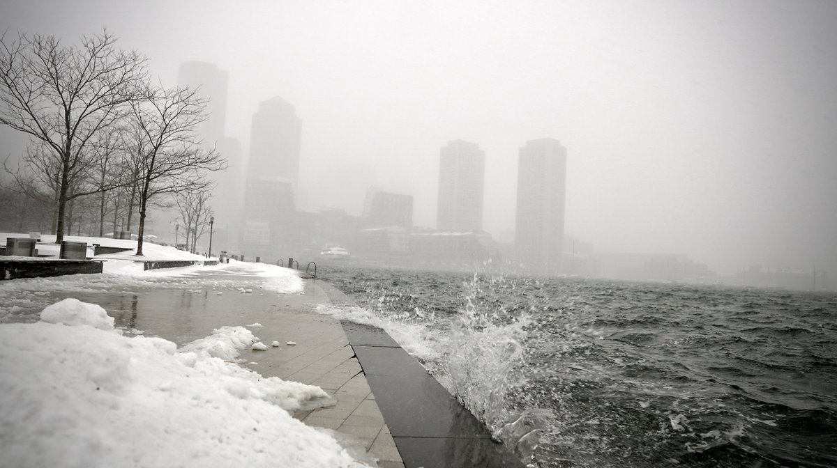 davabel's tweet image. When a blizzard hits at high tide, this is what it looks like in a new neighborhood built at sea level, on landfill, in the bullseye of rising seas. This is Boston's Seaport.